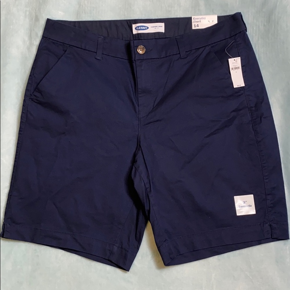 Old Navy Mid-Rise Twill Everyday Bermuda Shorts 14